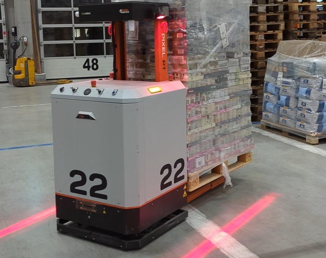 Pixel PT carrying a wrapped pallet